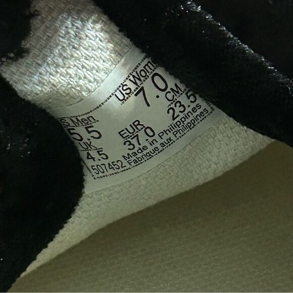 VANS Mary Jane black velvet shoes sneakers women’s 7 new - Picture 3 of 7